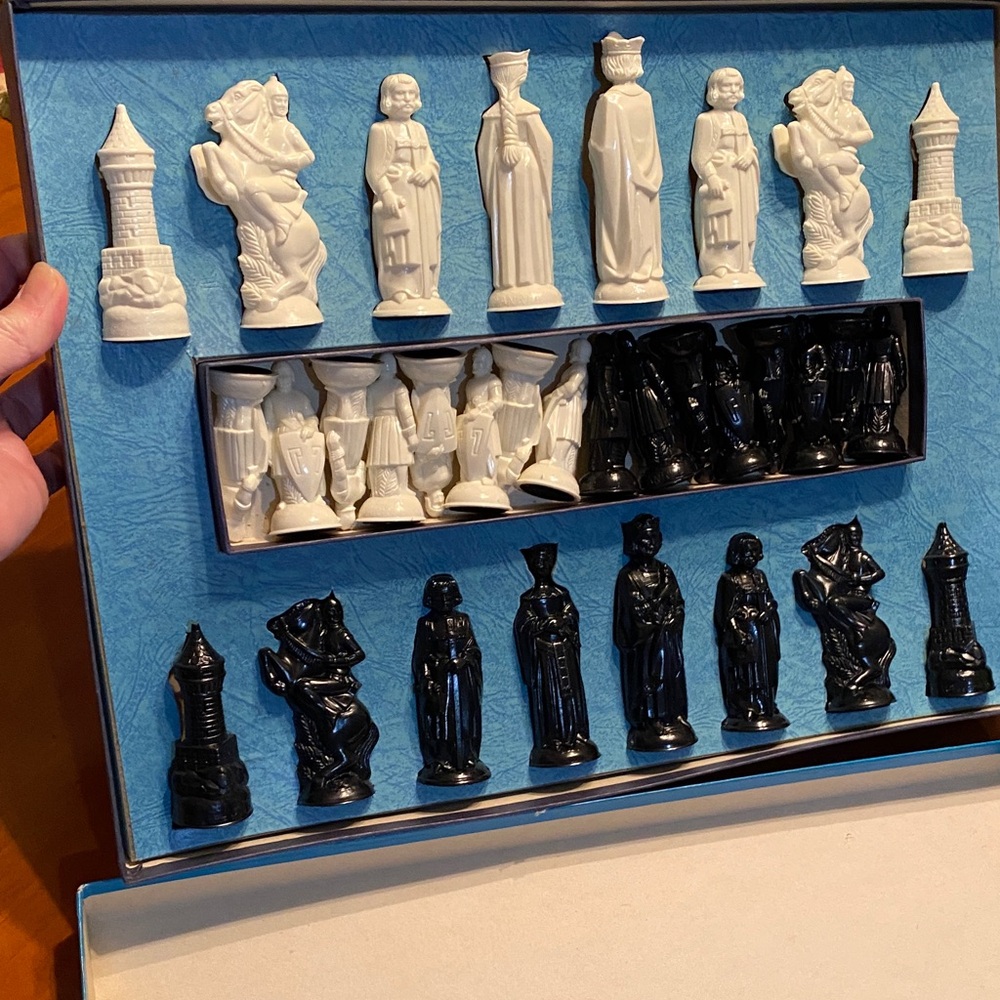 Vintage Renaissance 1950s Classic Chessmen Game with B/W Board Original Box EUC - Picture 10 of 16
